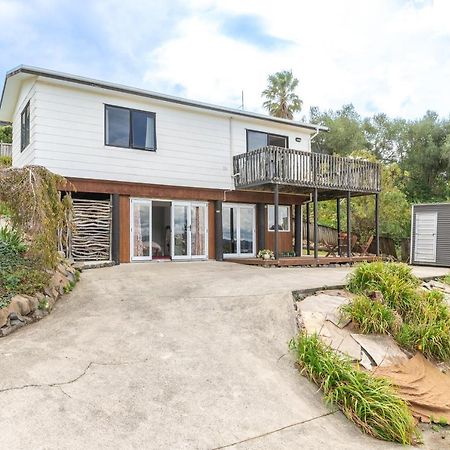 Family Home On Robert St Raglan Exterior photo