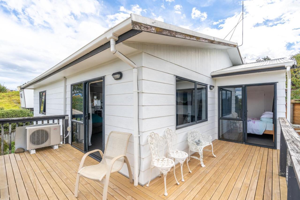 Family Home On Robert St Raglan Exterior photo