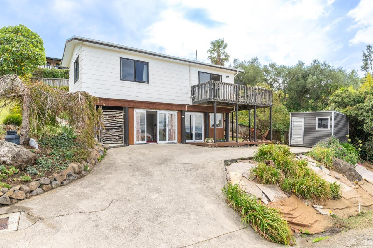 Family Home On Robert St Raglan Exterior photo