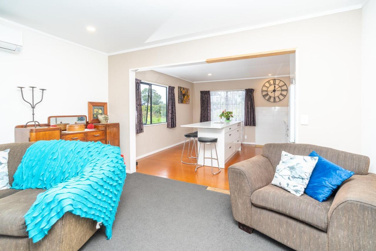 Family Home On Robert St Raglan Exterior photo