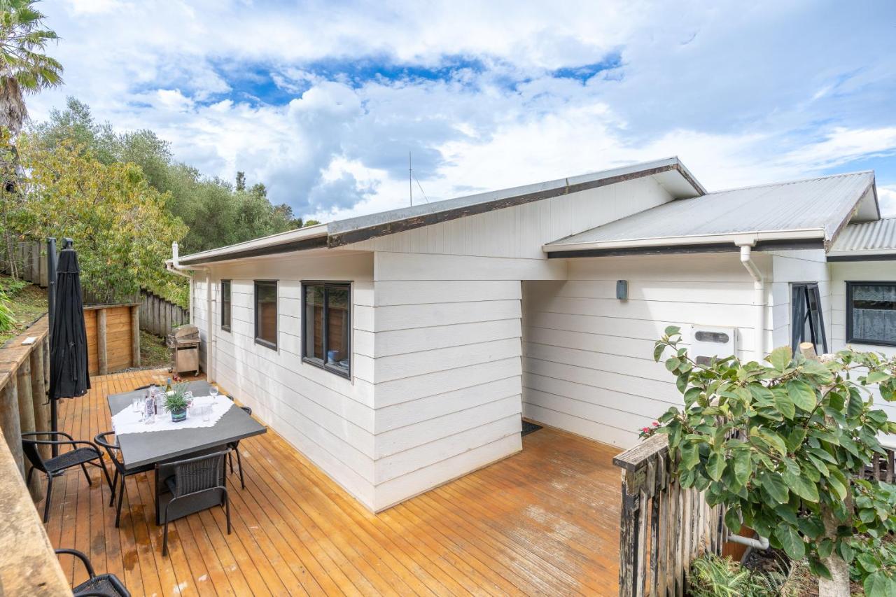 Family Home On Robert St Raglan Exterior photo