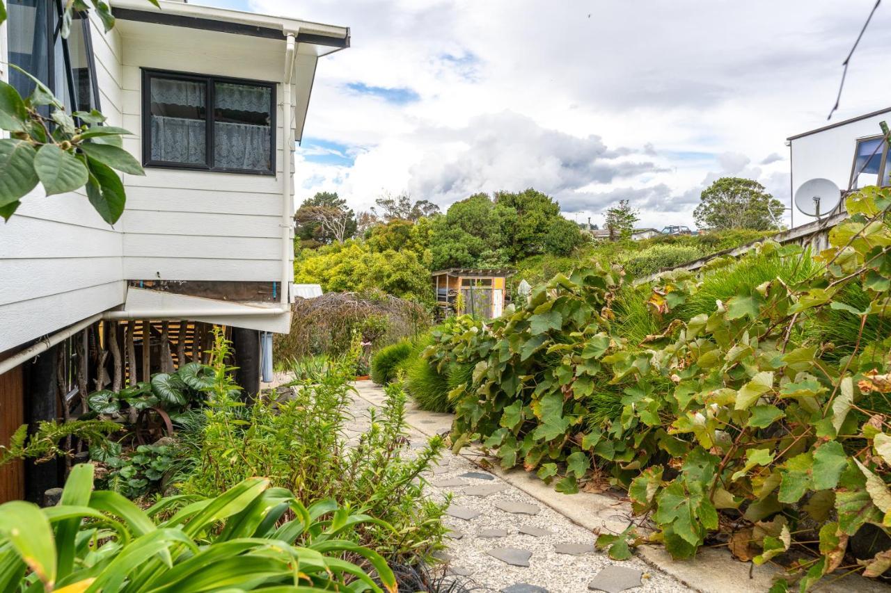 Family Home On Robert St Raglan Exterior photo